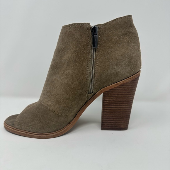 Vince Camuto Womens Taupe Suede  Ankle Bootie size 9.5 - Picture 2 of 9